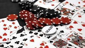 Antarmuka aplikasi elexis toto menampilkan meja dealer langsung dan pasar sportsbook
